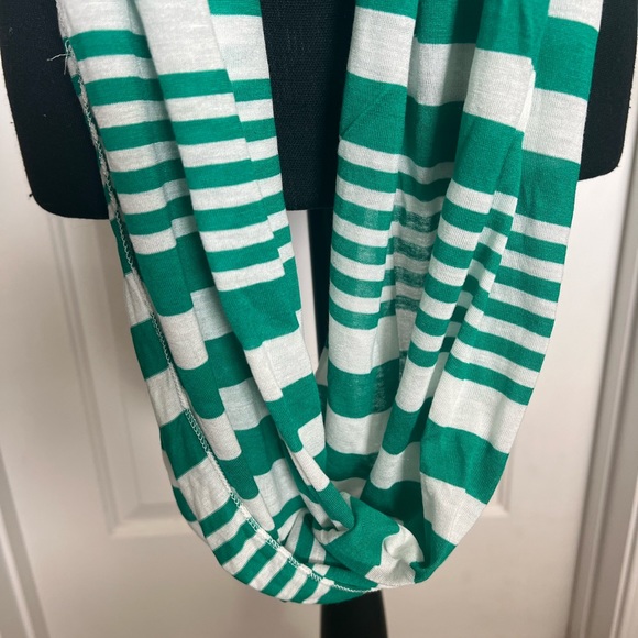 Green and White Stripped Thin Circle Scarf - Picture 5 of 5